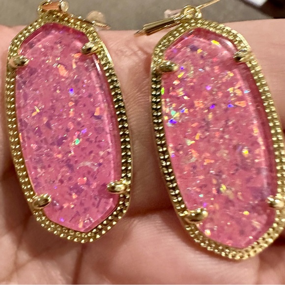 Kendra Scott Iridescent Pink Glitter Glass Elle earrings in gold - Picture 2 of 4